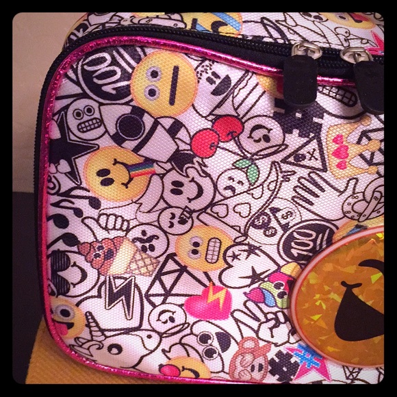😊ONLY 1! Emojination Lunch Box😊 - Picture 4 of 8